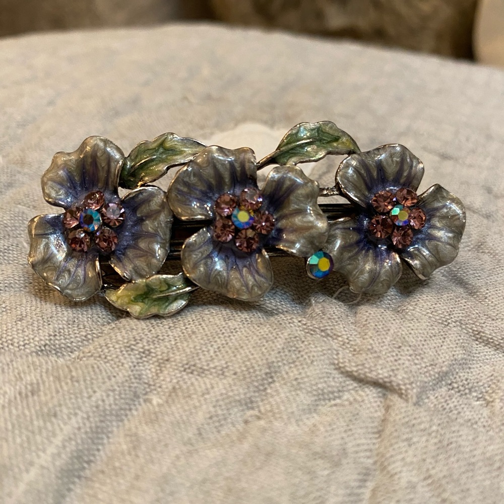 Sparkly flower Barrett